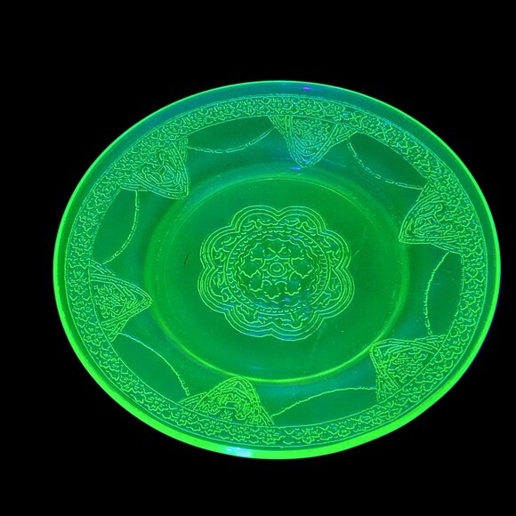 Vintage Uranium Depression Glass Green Patterned Saucer - Picture 1 of 6